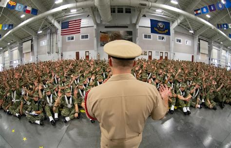 11152017 N Kz336 001 Great Lakes Ill Nov 15 2017 Beginning January 1 2018 Recruit Training Command Rtc The Navy S Only Boot Camp Will Require Recruits To Pass An Initial Run Standard Before They May