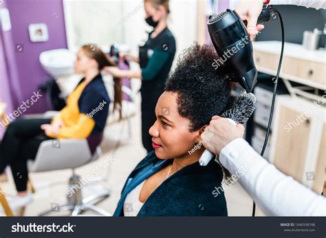 147 Thousand Black Woman Hair Salon Royalty Free Images Stock Photos Pictures Shutterstock