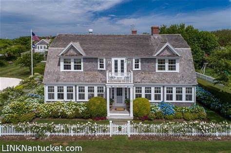 A 19Th Century Nantucket Home For Sale The Glam Pad Nantucket Home