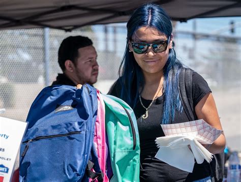 Back Pack To School Stockton Amp 39 Block Party Amp 39 Hands Out Hundreds Of Free