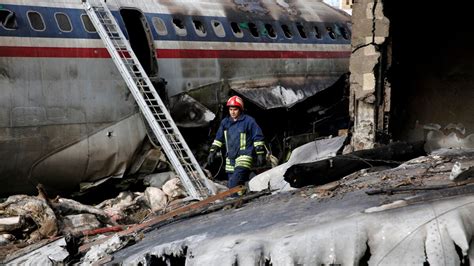 Cargo Plane Crash In Iran Kills 15 Leaves 1 Survivor The Seattle Times