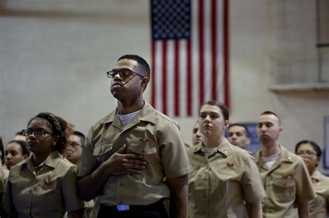 Christmas Day Celebration For Navy Recruits Chicago Tribune