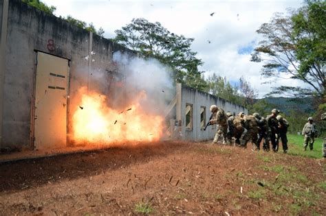 Combat Engineers Marines Make A Bang With Shotguns Demos U S Indo Pacific Command News Articles Combat Engineers Marines Make A Bang With Shotguns Demos U S Indo Pacific Command News Articles