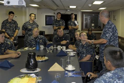 Dvids News Swo Top Gun Admiral Visits John Paul Jones Wardroom Promotes New Career Opportunities