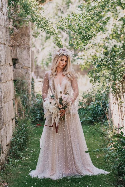 Earthy Wedding Dress Trends 2023: Natural Styles That Wow