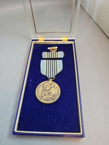 Genuine United States Air Force Airman S Medal Set Genuine United States Air Force Airman S Medal Set