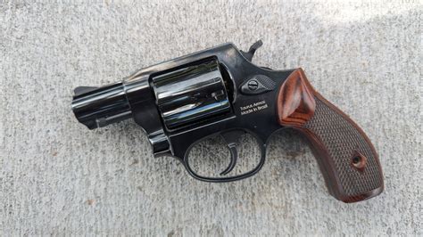Gun Review The Heritage Roscoe Snub Nose Revolver Shooting News Weekly