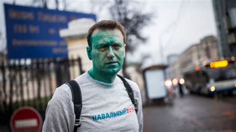 In Russia A Green Colored Antiseptic Becomes A Weapon In Attacks Against Opposition Activists And Journalists Los Angeles Times