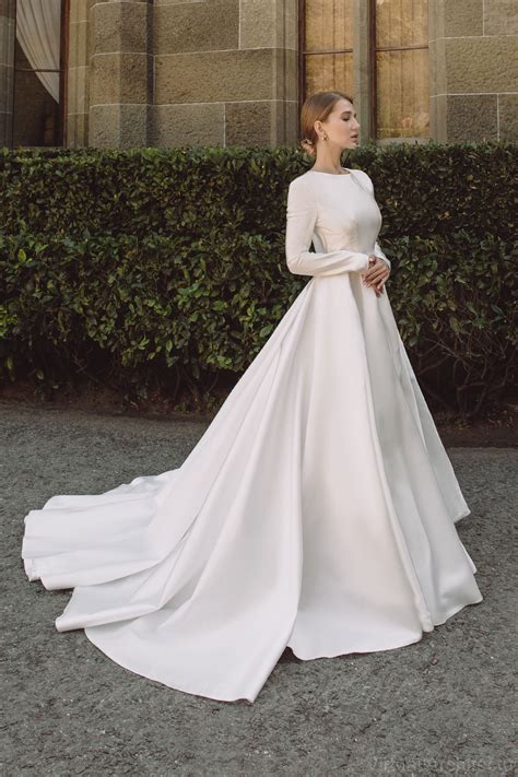 Elegant Long Sleeve Satin Wedding Dress Trends