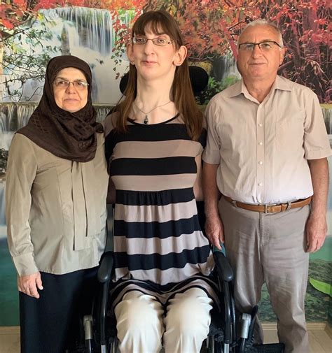 Meet Rumeysa Gelgi The 25 Year Old Who Is The Tallest Woman On Earth Bright Side