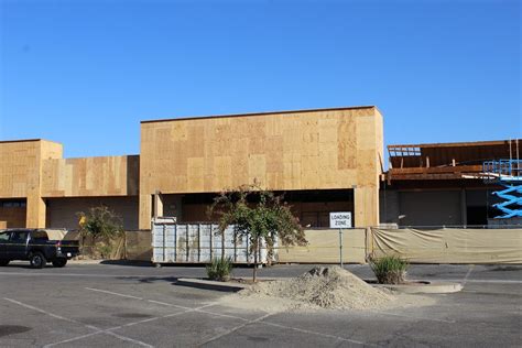Mexican Themed Supermarket Joins Merced Mall