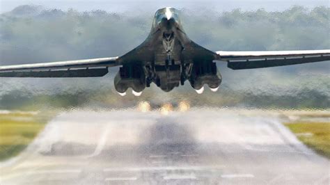 Monstrously Powerful Us B 1 Bomber Takes Off At Full Afterburner Youtube