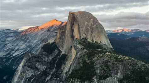 Mountain Range And Valley View In Yosemite National Park California Mountain Range And Valley View In Yosemite National Park California