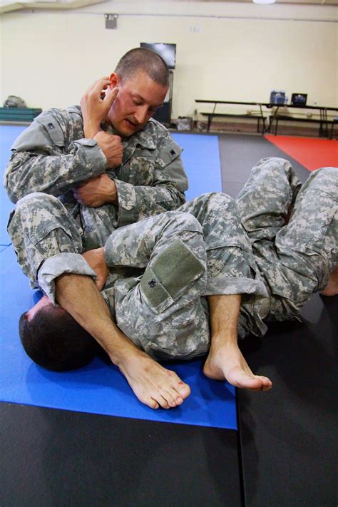 New York Army National Guard Soldiers Learn Hand To Hand Fighting Skills National Guard Article View