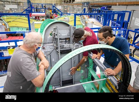 Palmdale California Usa 6Th Aug 2020 Technicians At Lockheed