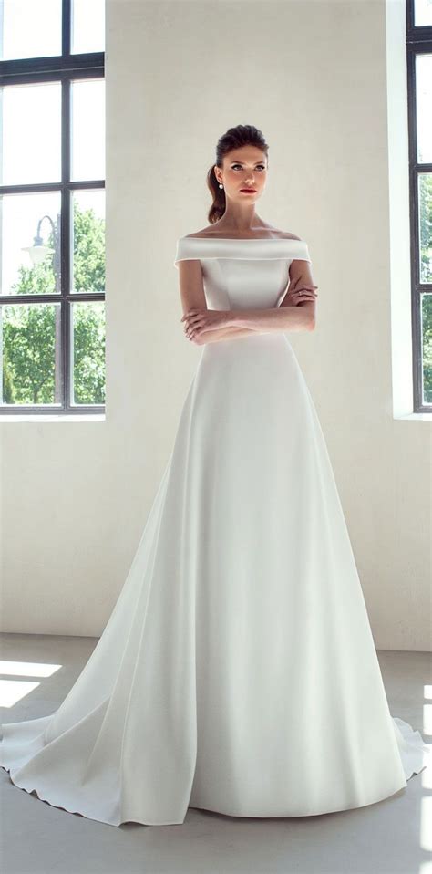 Simple Wedding Gowns: Breathtaking Pictures to Inspire Your Perfect Look