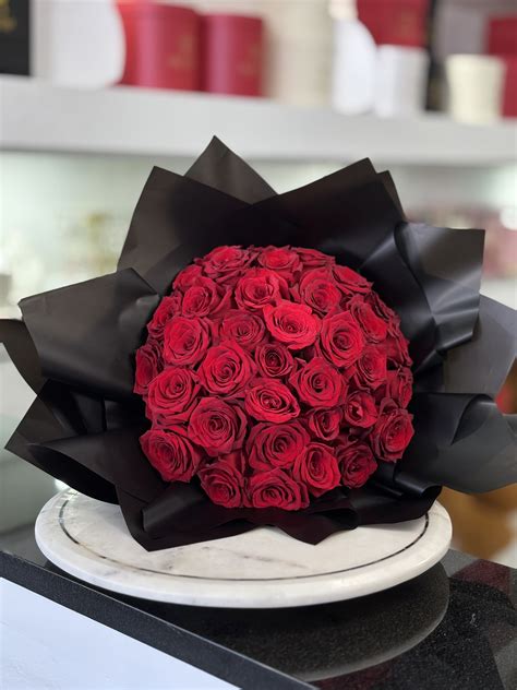 Ramo Buchon In Danbury Ct Rozella S Flower Boutique