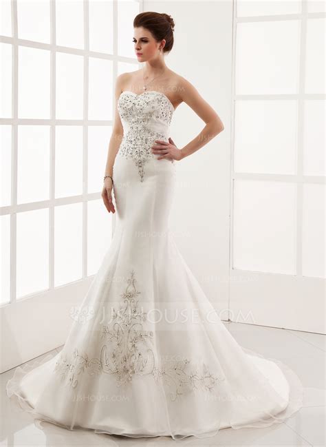 Satin Trumpet Wedding Dress: Unforgettable Elegance for Your Big Day