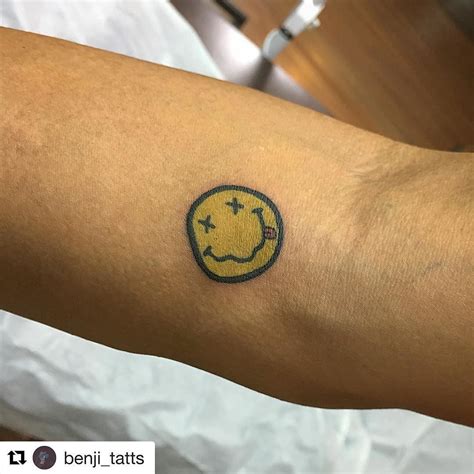 Simbolo Del Nirvana Tattoos
