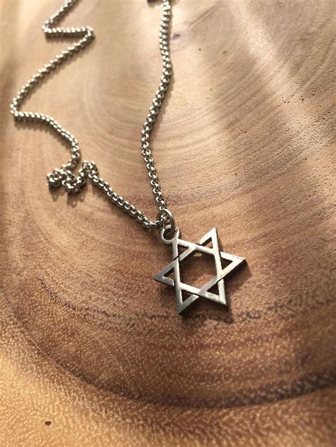 Ultimate Guide to Star of David Necklace: Discover Meanings and Styles