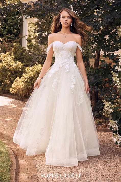 Sweetheart Wedding Dress Neckline: Elegant Choice