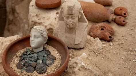 The Search For Cleopatra S Long Lost Tomb Leads To Sunken Seaport Popular Science