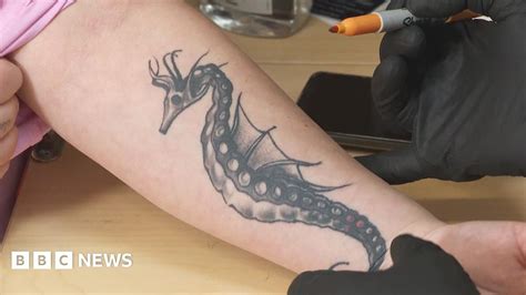 The Tattoo Artist Covering The Scars Of Self Harm Bbc News