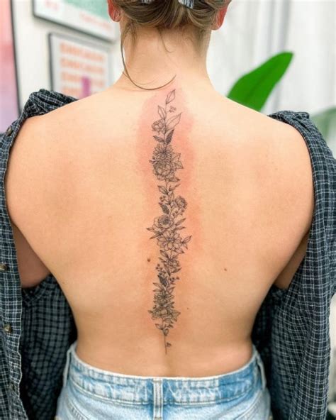 This Beautiful Floral Spine Tattoo Inspired By Her Wedding Bouquet This Beautiful Floral Spine Tattoo Inspired By Her Wedding Bouquet