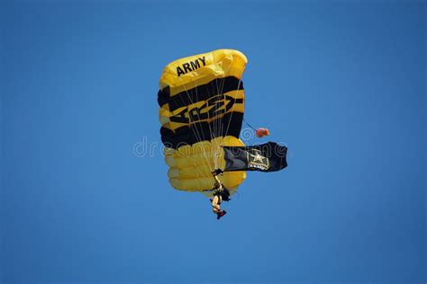 U S Army Golden Knight Parachute Team Members In Cleveland Ohio In