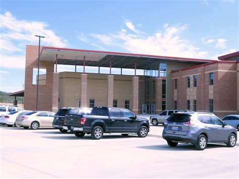 Uisd Officials Tour New 9Th Grade Campuses