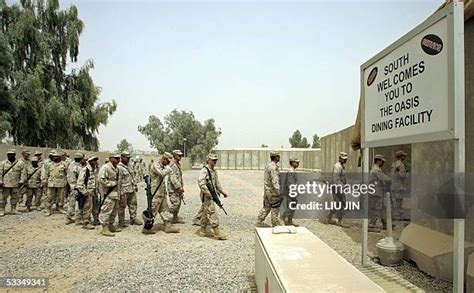 Us Soldiers Of 1St Coscom Line Up For Lunch In Camp Anaconda News Photo Getty Images