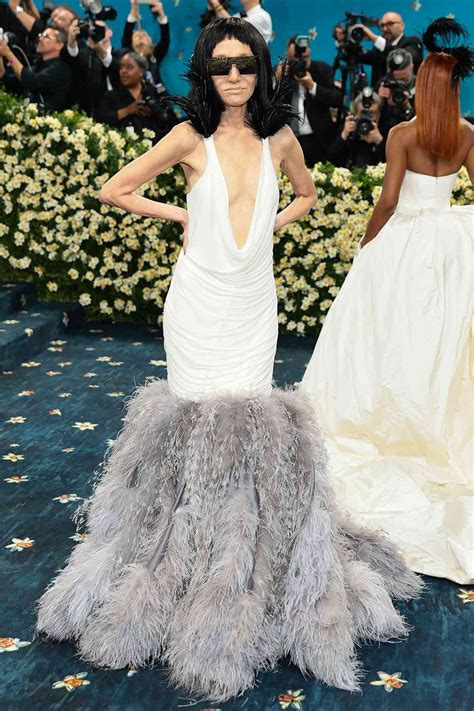 Vera Wang 2025: Latest Wedding Trends!