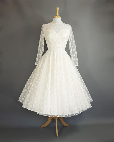 Find Your Perfect Vintage Winter Wedding Dress!