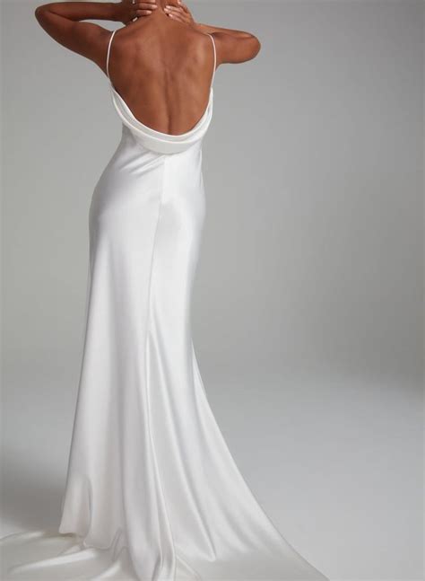 Best Wedding Dresses: Silk Backless Trends