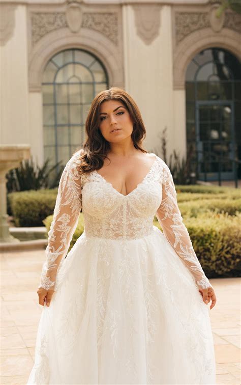 Unique Wedding Gown for Curvy Brides