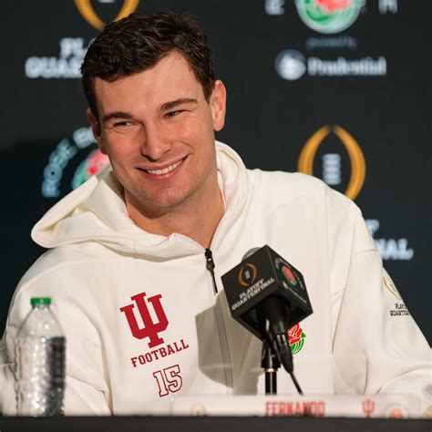 World S Hottest Hockey Goalie Stuns In Blue Dress Photo The Spun